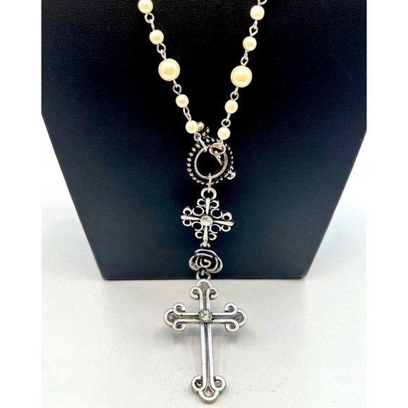 Vintage Jewelry - Vintage-Inspired Faux Pearl & Metal Cross Necklace With Rose Accents. A20